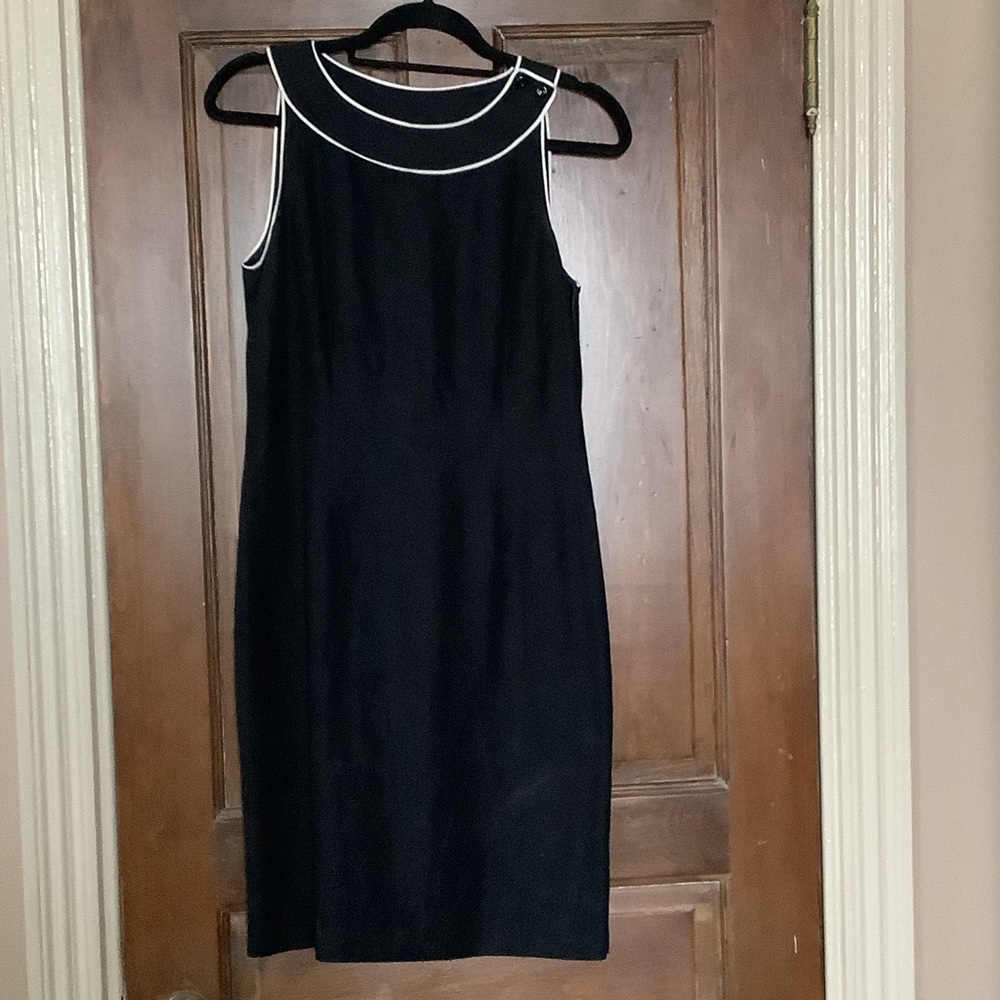 Elegant Black Sleeveless Dress